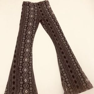 PREOWNED PRINTED STRETCHY FLARE LEGGINGS/PANTS SM